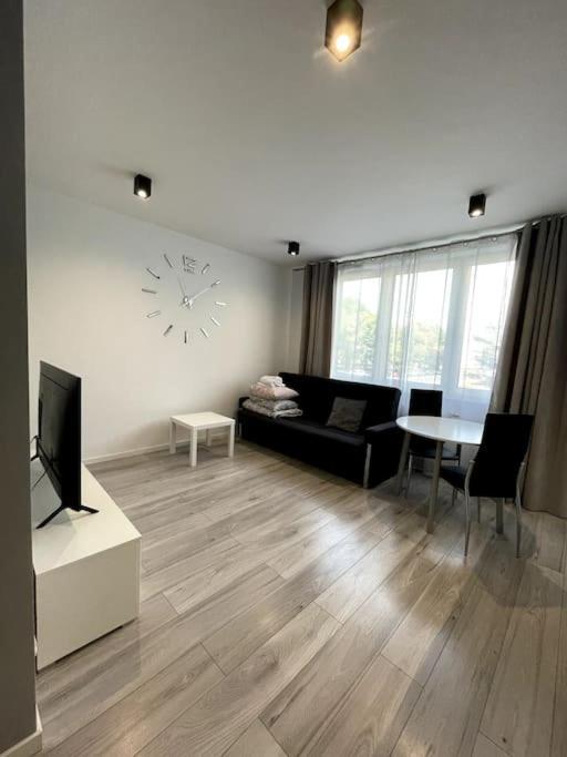 New Apartment - Near Sky Tower - 4 People - New Building - Lift Βρότσλαβ Εξωτερικό φωτογραφία